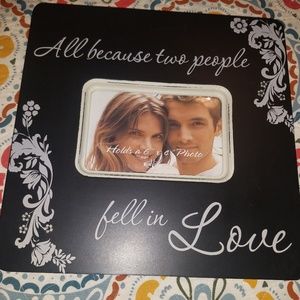 I am selling a4x6 picture frame.